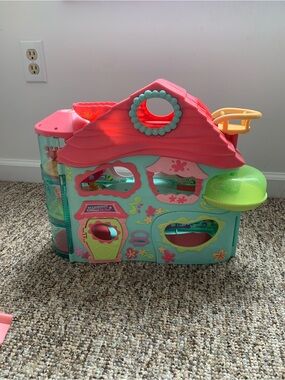 Littlest pet shop! Biggest littlest pet shop play house